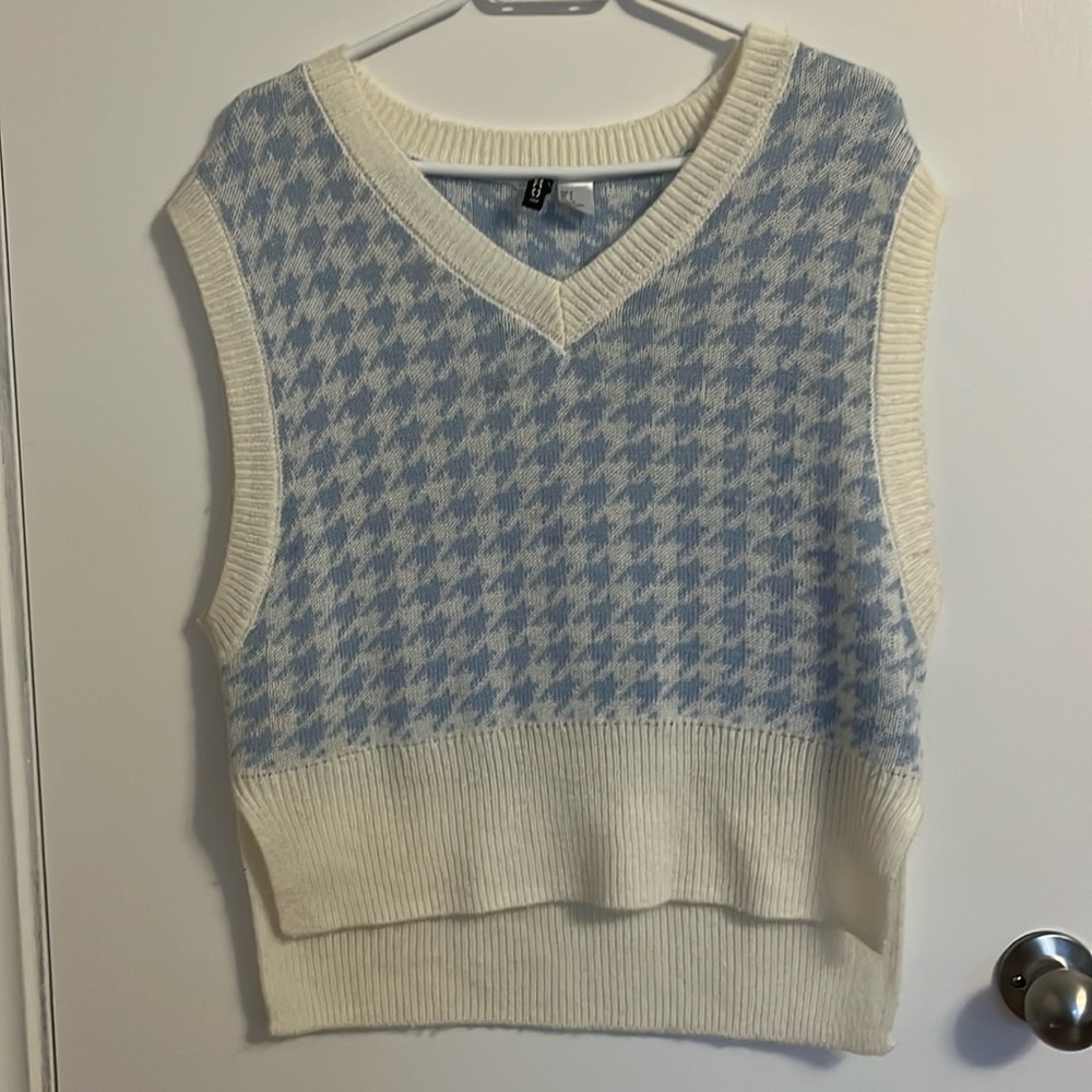 Sweater vest